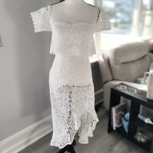 Elegant White Lace Cold-Shoulder Midi Dress